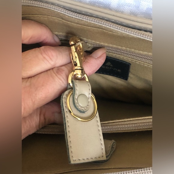 Liz Claiborne Beige Crossbody Purse, 3 zippered pouches, zipper closure - Picture 6 of 15